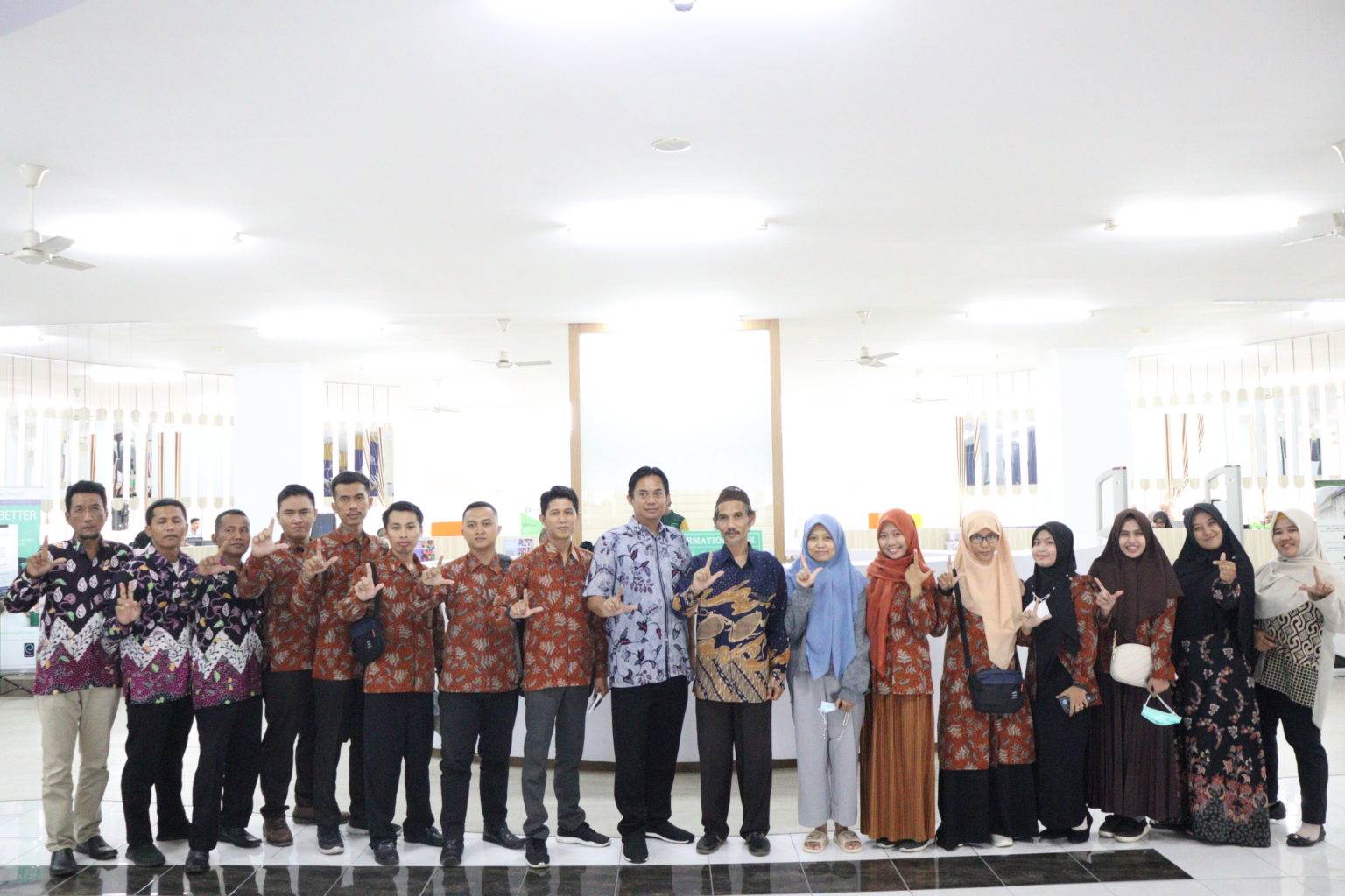 Sukses melaksanakan stock opname tanpa menutup layanan, Pusat Perpustakaan UIN Malang dikunjungi UPT Perpustakaan IAIN Madura Pengelola Perpustakaan IAIN Madura Berkunjung ke Pusat Perpustakaan UIN Maliki Malang