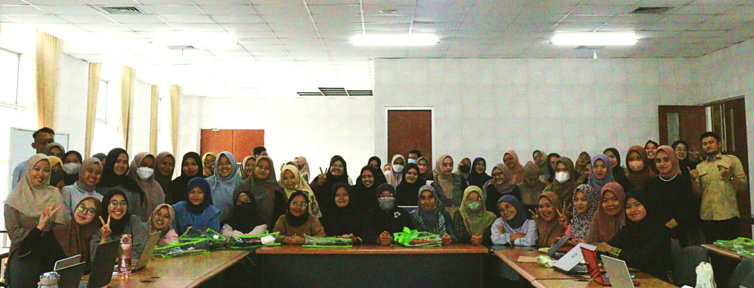 Antusiasme mahasiswa mengikuti pelatihan unggah mandiri etheses Pusat Perpustakaan UIN Malang Pelatihan Unggah Mandiri Etheses